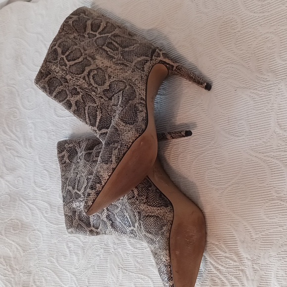 Boots - Picture 4 of 4